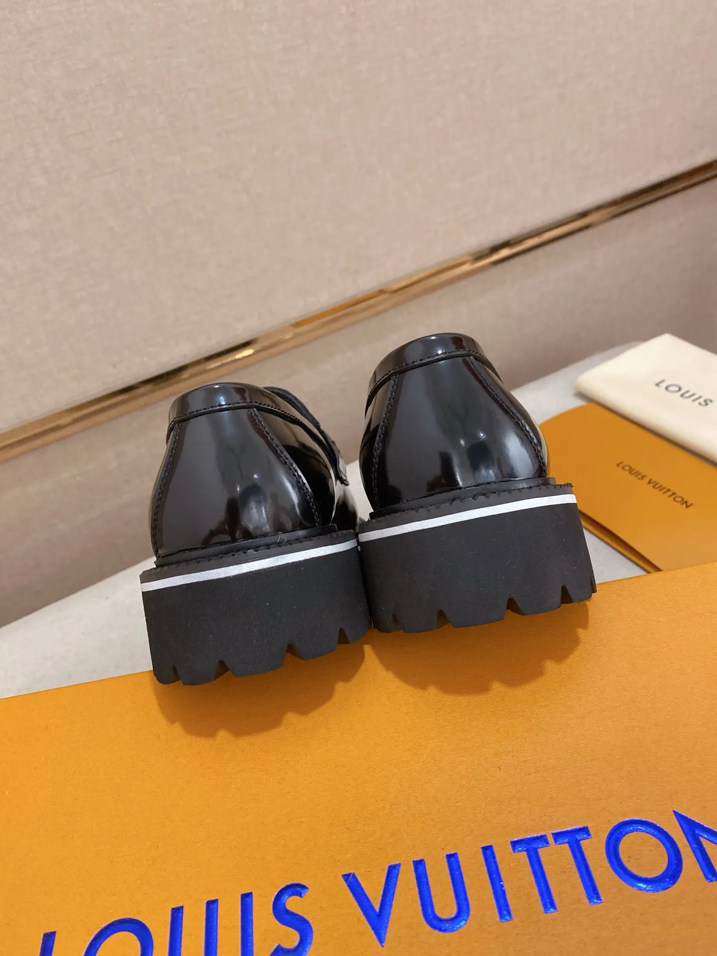 Men's shoes💰 580💰🌲 LV's top 🔍🔍 new men's leather shoes 🚹 are on sale at the same time at counters ⚠The uppers are imported cowhide from Italy, the entire imported cowhide lining, imported accessories 💪💪, completely 1⃣️ to 1⃣️ replica 🇮🇹💪 💪, ⚠Sole: The original sole is specially provided by the original factory, the exclusive movable molded sole is super comfortable, ⚠The original factory follows the order, 🔍🔍high quality, you can enter and exit the counter at will, welcome to compare⚠Size: 38-45